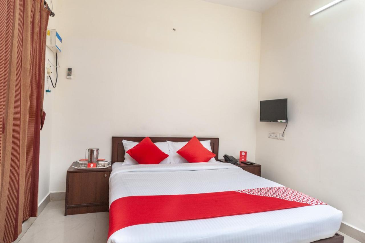 Oyo 22019 Skye Service Apartments Ченай Екстериор снимка