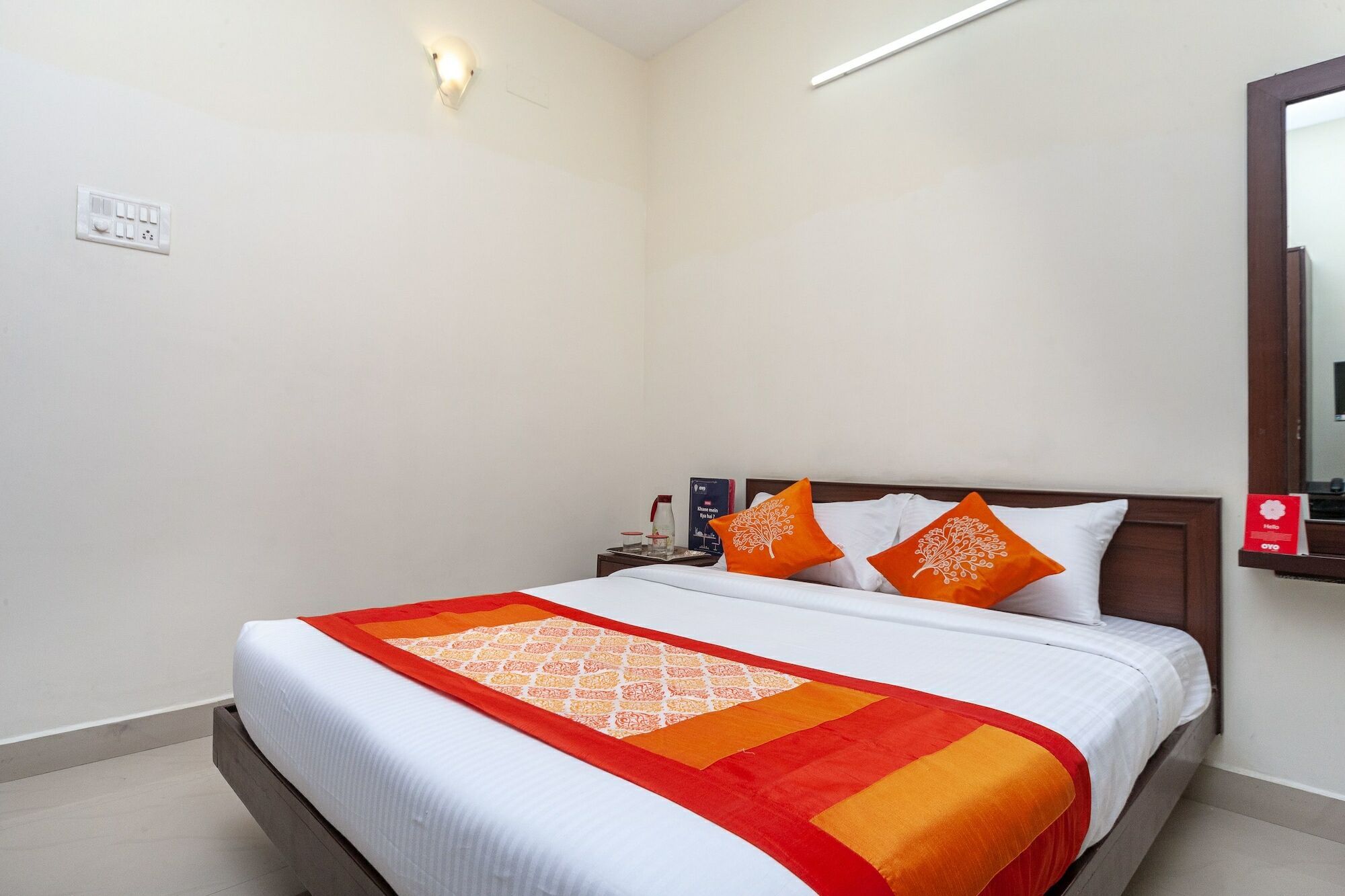 Oyo 22019 Skye Service Apartments Ченай Екстериор снимка
